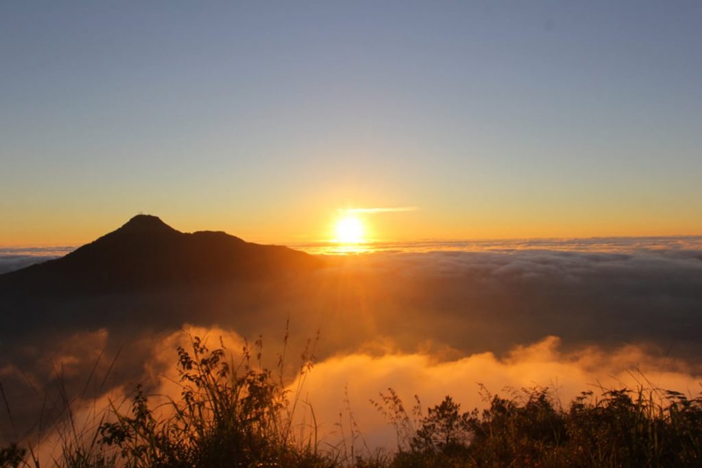 Matahari Terbit Sekitar Borobudur - Gunung Andong