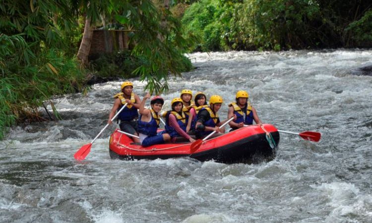Arung Jeram Sungai Sawangan Sulawesi Utara